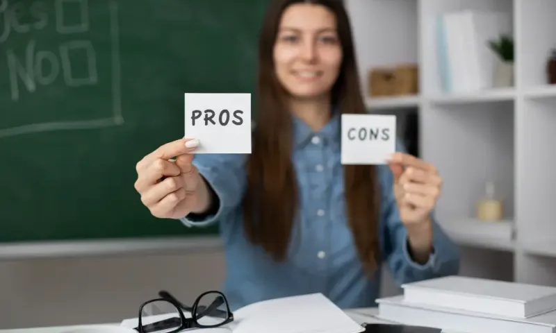 Pros Cons Laravel VS Next in cPanel